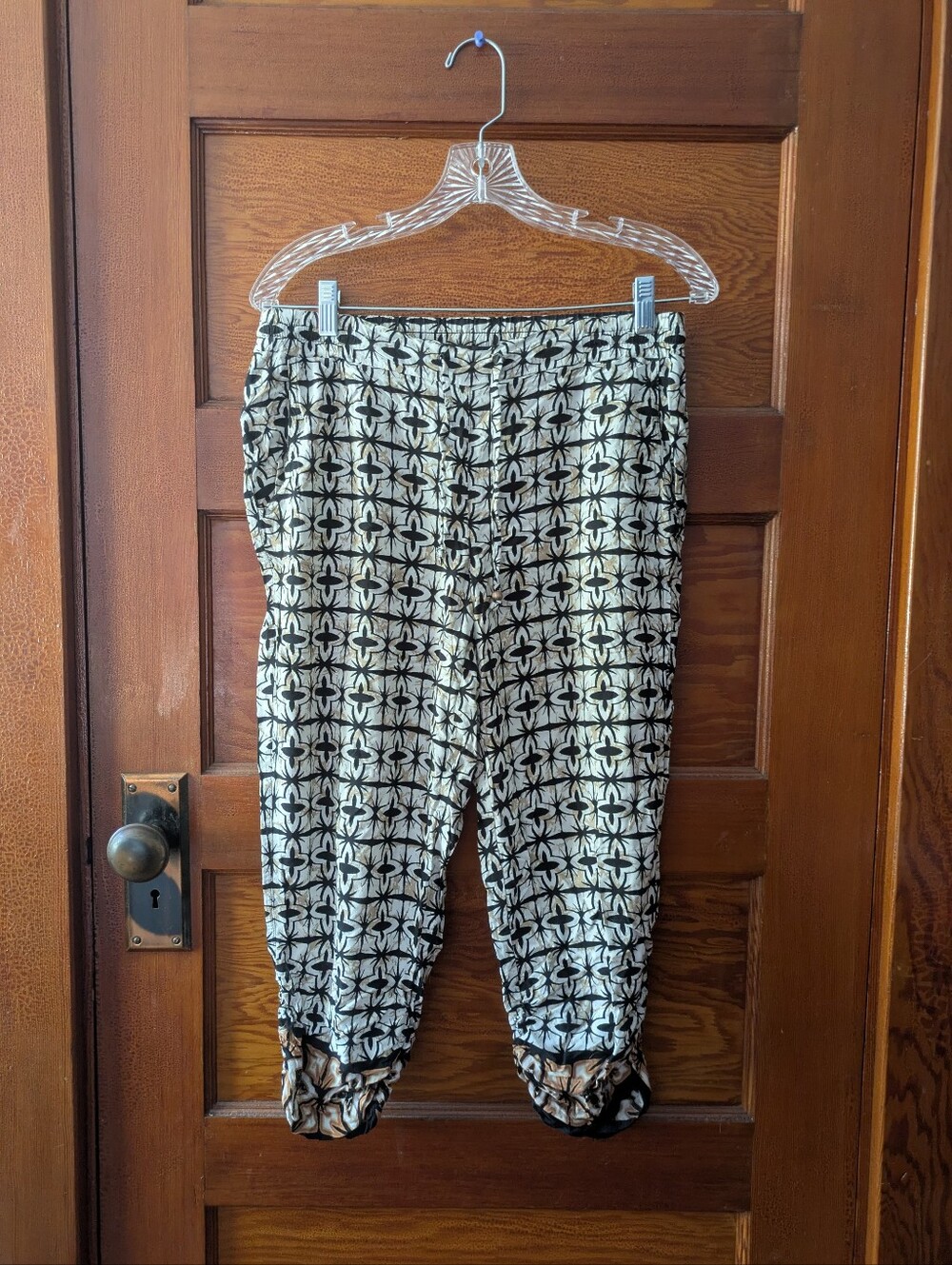 American Rag Black and White Geometric Women's Capris